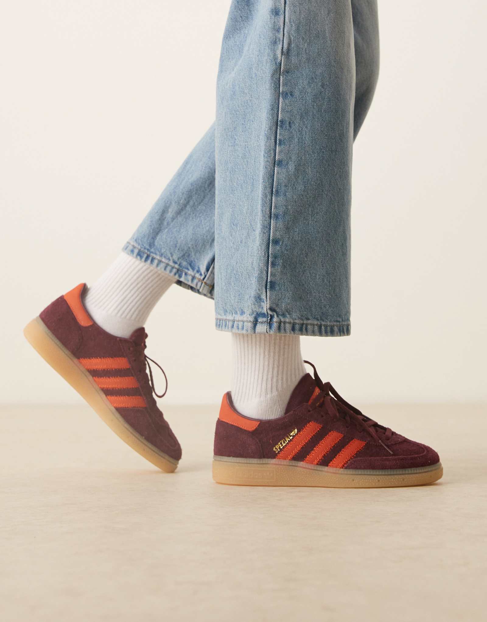 специальные кроссовки adidas Originals для гандбола бордового и оранжевого цветов