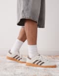 [adidas Originals] adidas Originals Handball Spezial sneakers in cream and brown with gum sole-White 38 CREAM