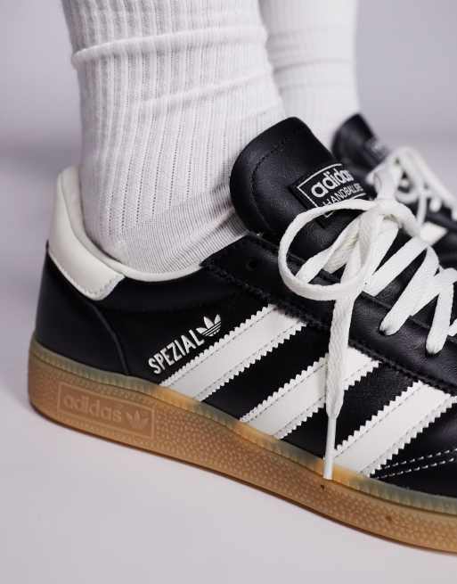 adidas Originals - Handball Spezial - Sneakers in zwart met witte stiksels  en rubberen zool | ASOS