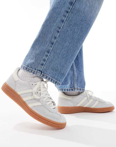adidas Originals - Handball Spezial - Sneakers met rubberen zool in zilver en wit - view 1