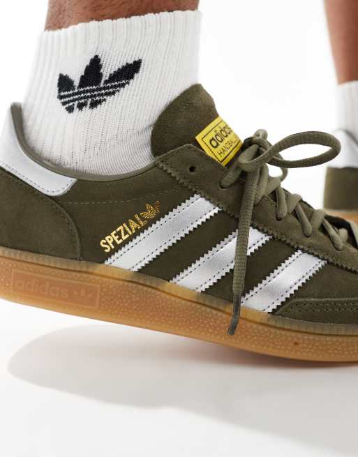 adidas Originals Handball Spezial Sneakers oliva e argento con suola in gomma