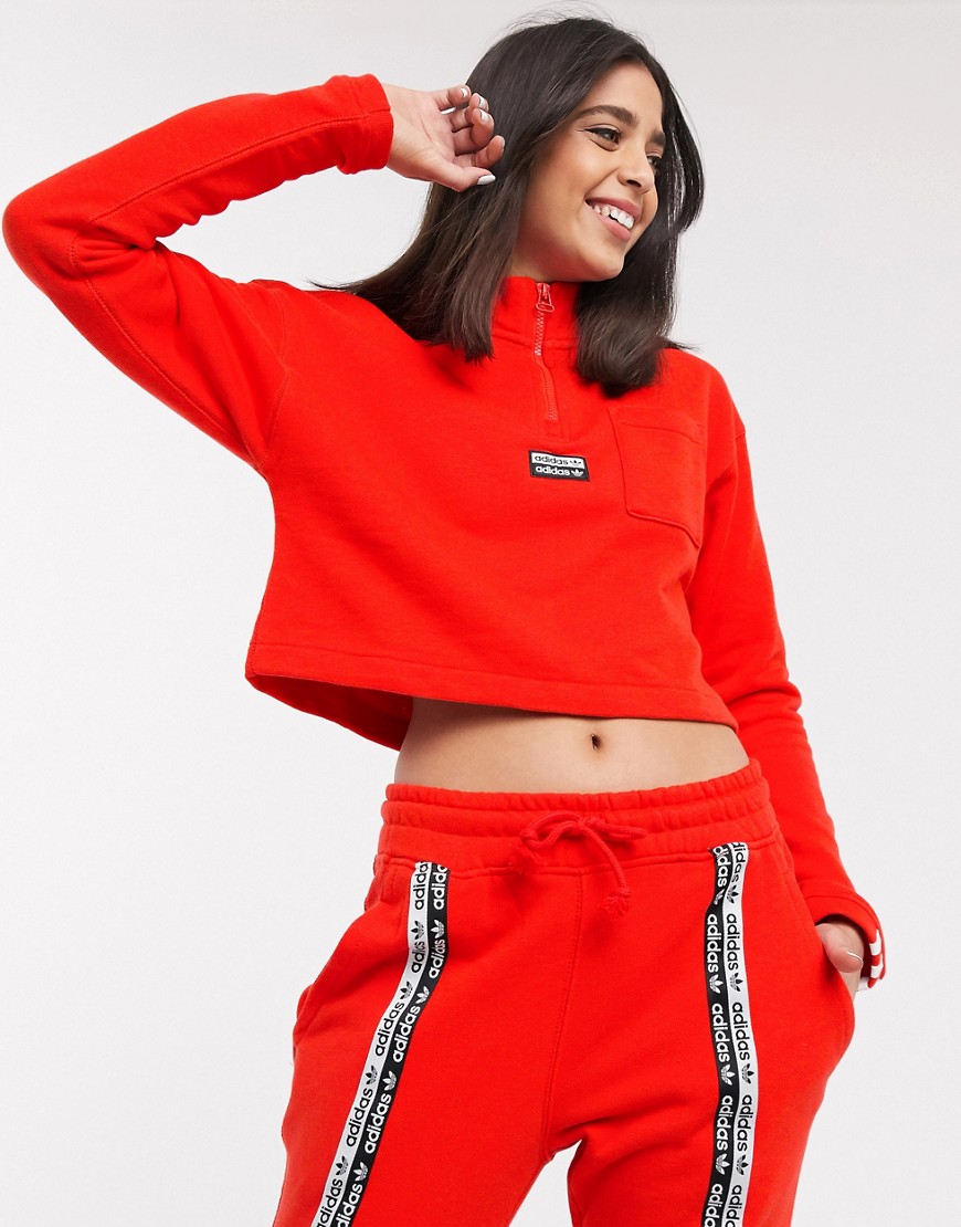 Adidas Originals - Hoogsluitende cropped sweater in rood