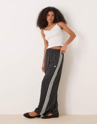 adidas Originals - Hose in Schwarz mit weitem Beinschnitt