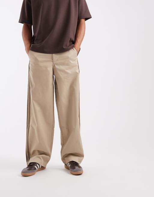 adidas Originals – Hose mit Bundfalten mit 3 den Streifen in Khaki, 2 von 5