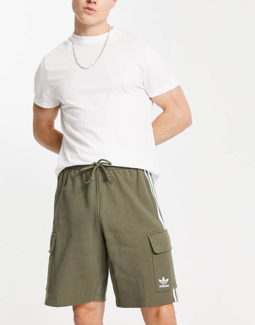 Udtale genopfyldning Uenighed adidas Originals House Of Adicolor 3S cargo shorts in green | ASOS