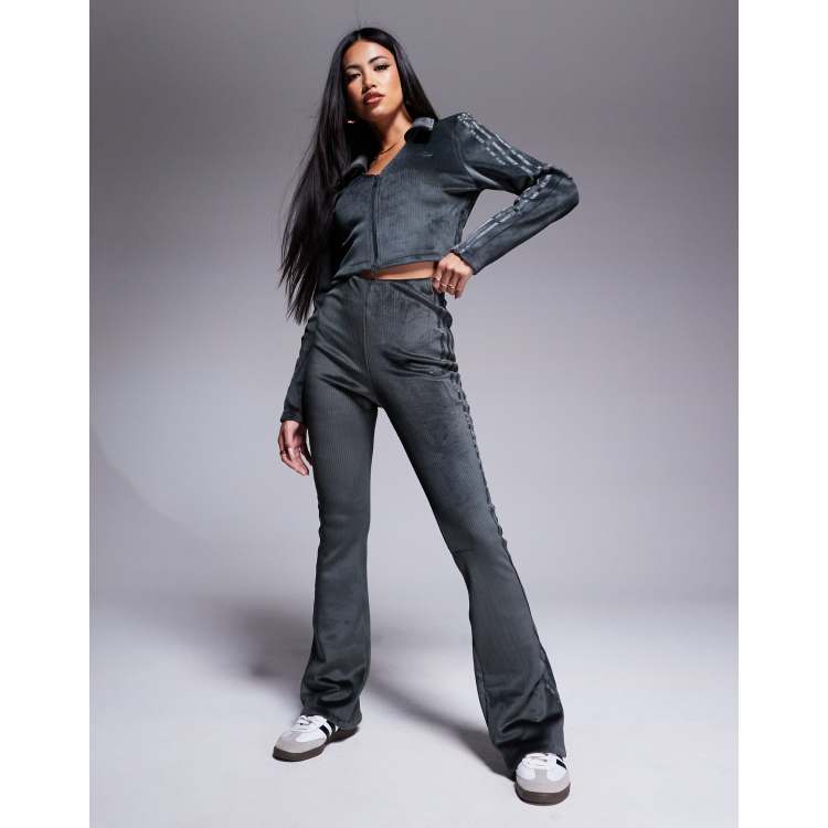 【ADIDAS】Ribbed Flared Leggings - Charcoal / JN3024 adidas Originals Rib Flared Legging Carbon | Stylerunner