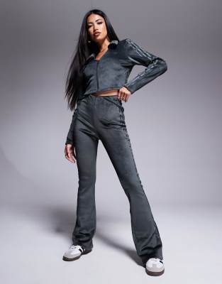 [adidas Originals] adidas Originals Hyper-Femme ribbed flared leggings in charcoal-Grey L Charcol