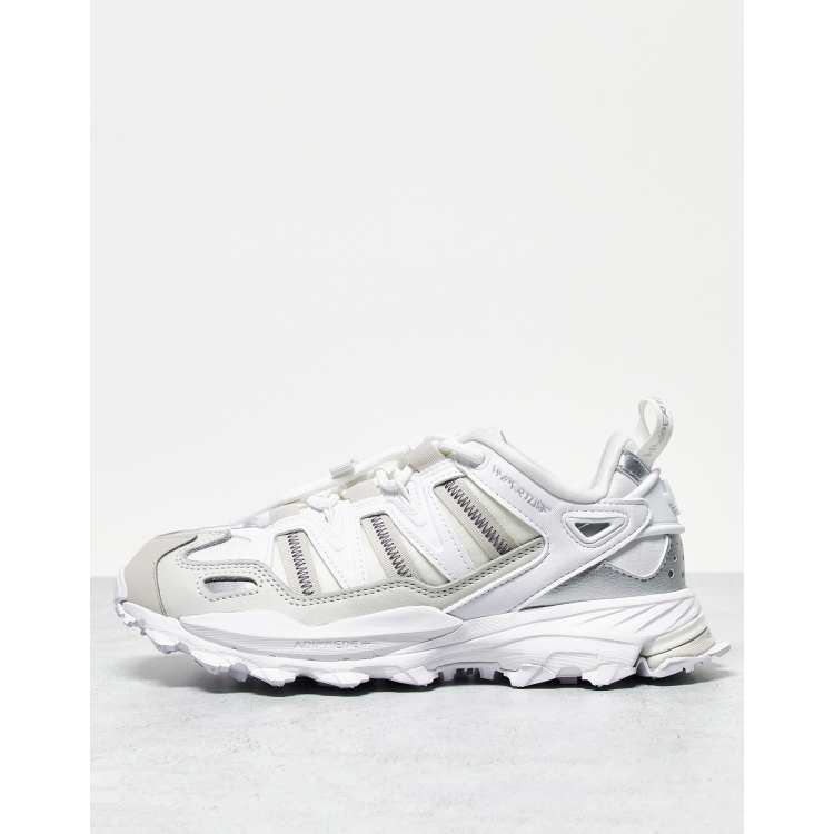 adidas Originals Hyperturf Sneakers in wit en zilver ASOS