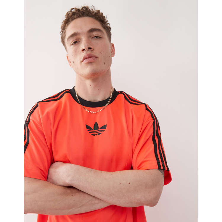 207935913-1-red?$n_750w$&wid=