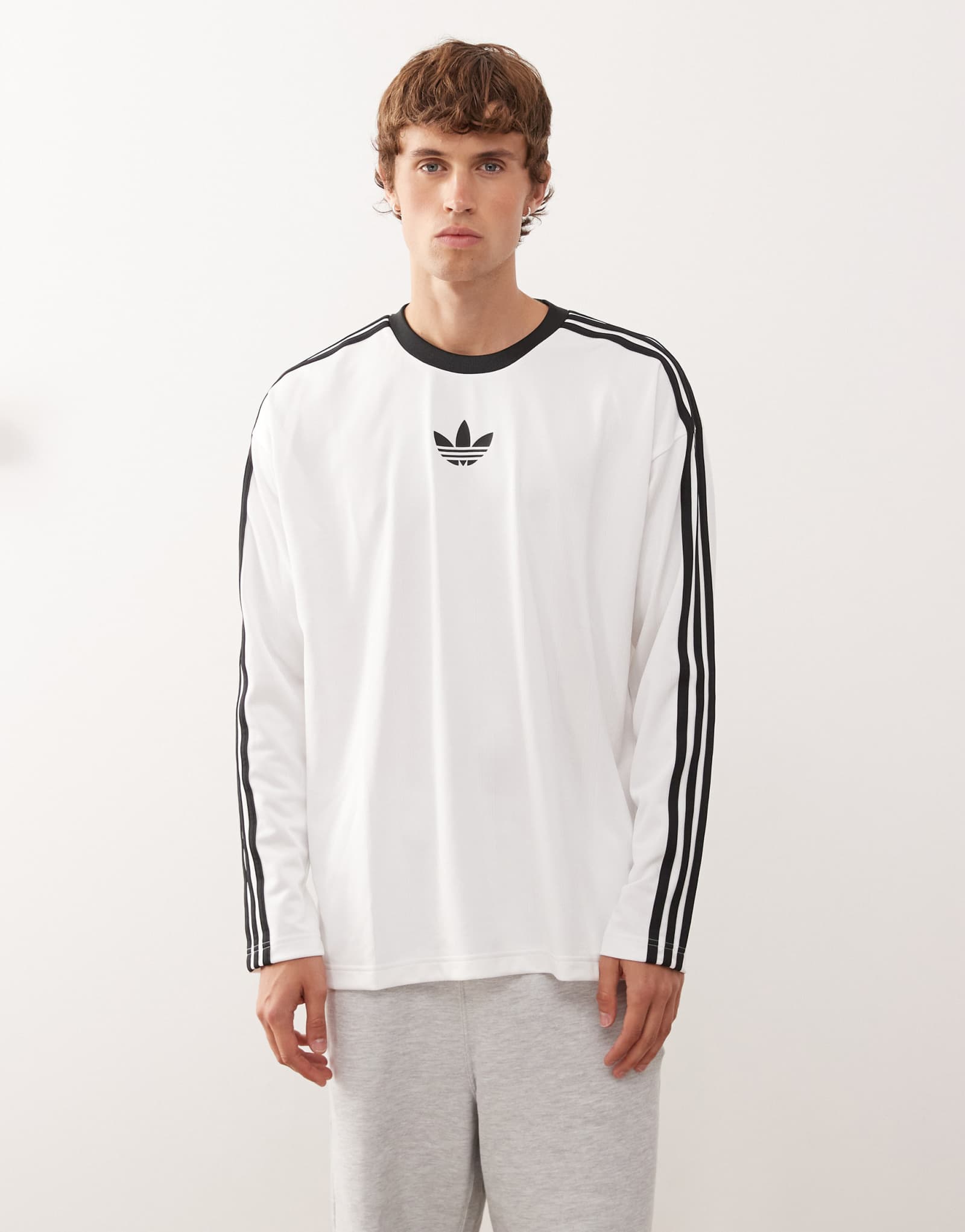 жаккардовый свитер adidas Originals с длинным рукавом белого и черного цветов 