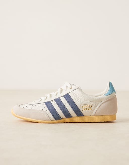 adidas gazelle silver green womens Samba OG Ruffled 3 Stripes Womens Lifestyle Shoes (Carbon/Off White/Core  Black)