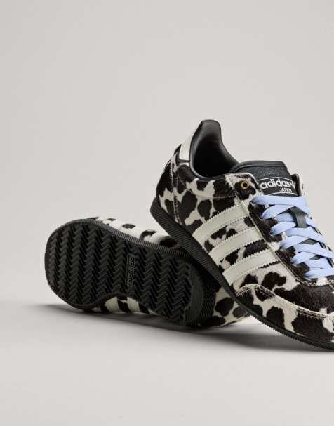 adidas Originals Japan sneakers con stampa mucca e lacci azzurri - view 1