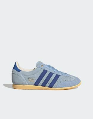  Japan trainers in light blue
