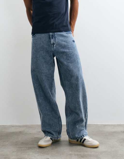 adidas Originals Jeans mit lockerer Passform in hellem Denim, 3 von 5
