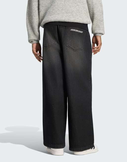 adidas Originals Jeans mit mittlerer Leibhöhe und weitem Bein in schwarzem Denim, 2 von 4