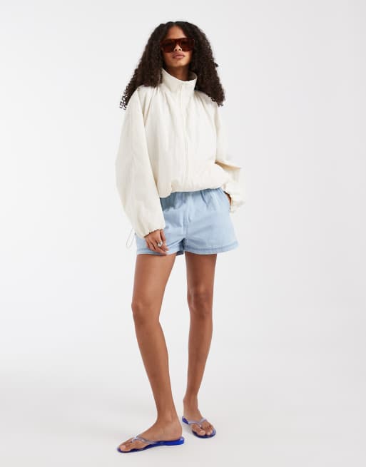 adidas Originals – Jeansshorts in verwaschenem Hellblau, 2 von 5