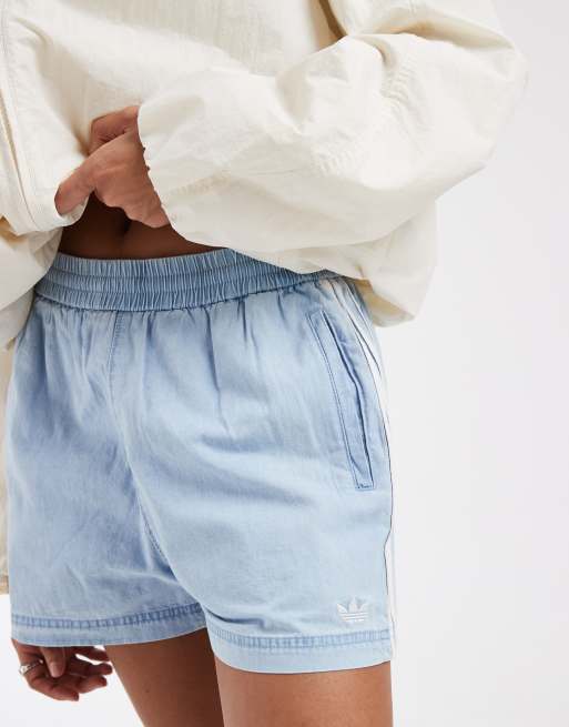 adidas Originals – Jeansshorts in verwaschenem Hellblau, 3 von 5