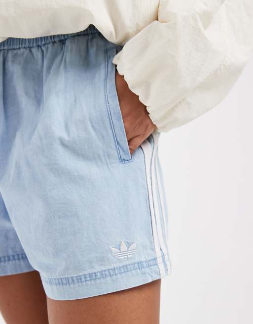 adidas Originals – Jeansshorts in verwaschenem Hellblau, 5 von 5