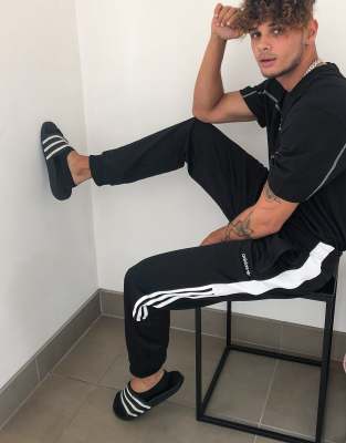 tuta pantaloni adidas