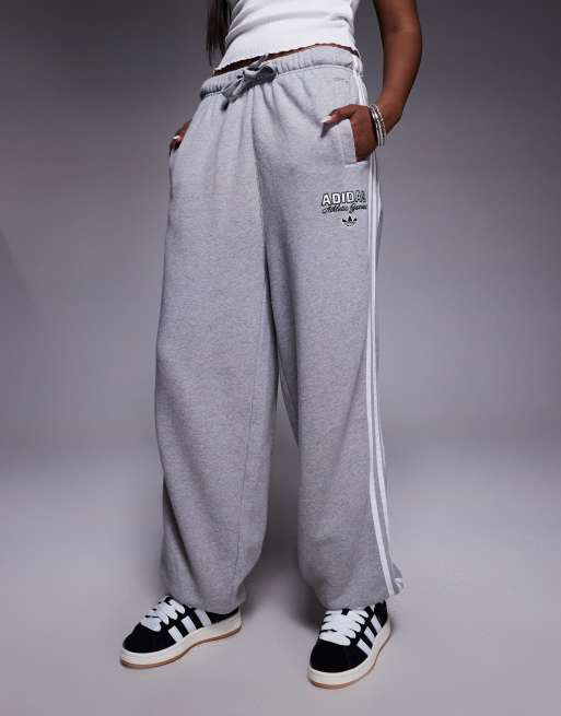 adidas Originals joggers in grey with front graphic, 2 of 5