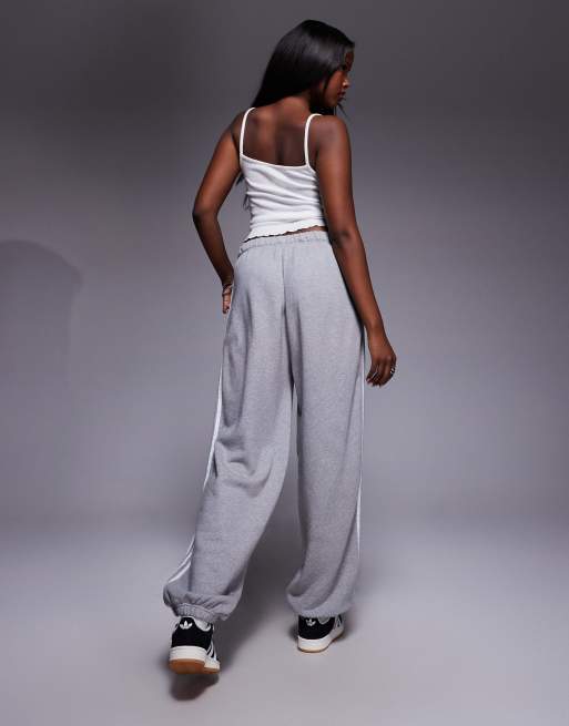 adidas Originals joggers in grey with front graphic, 4 of 5