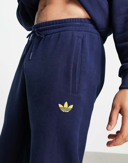 adidas Originals Joggingbroek met Retro Revival logo in marineblauw