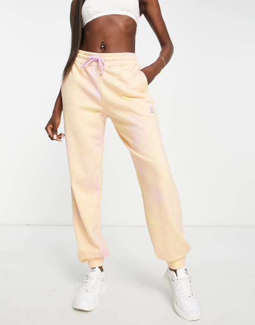 adidas Originals - Joggingbroek met tie-dye in geel