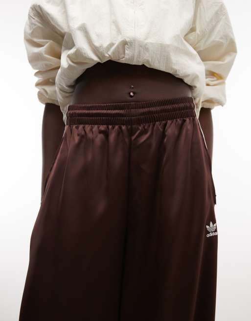 adidas Originals – Jogginghose aus Satin in Braun mit weitem Schnitt  , 3 von 5