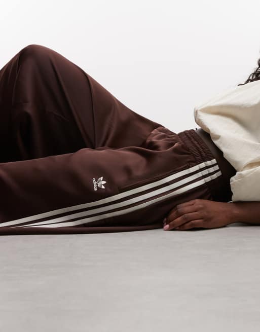 adidas Originals – Jogginghose aus Satin in Braun mit weitem Schnitt  , 4 von 5