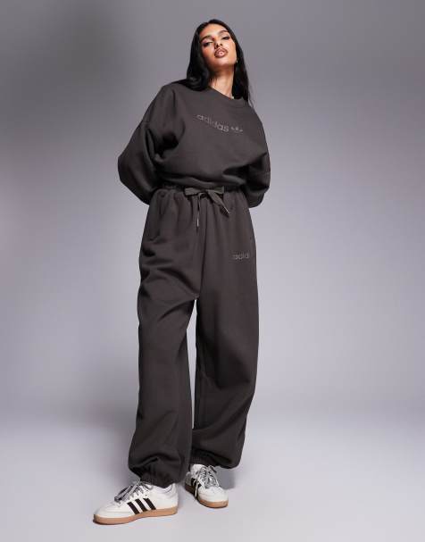 adidas Originals – Jogginghose in dunklem Khaki mit linearem Logo - view 1