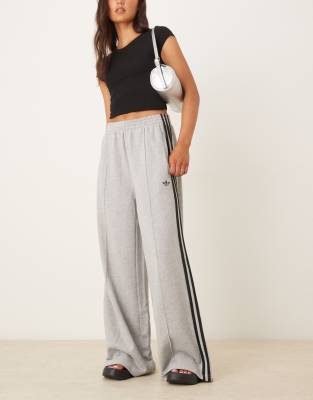 adidas Originals - Jogginghose in Grau mit weitem Bein