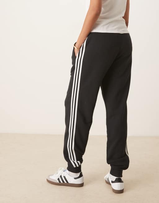 adidas Originals – Jogginghose in Schwarz mit den drei Streifen ASOS