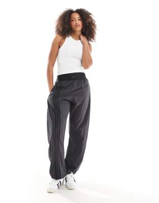 adidas Originals - Jogginghose in Schwarz mit Taillenbund