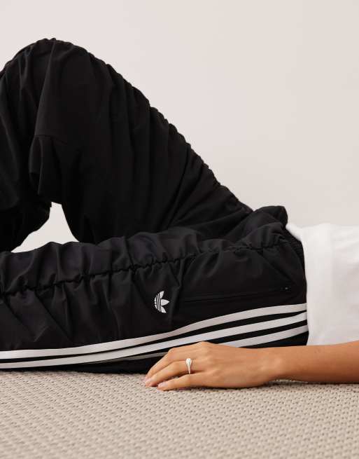 adidas Originals Jogginghose mit Raffungen in Schwarz, 3 von 5
