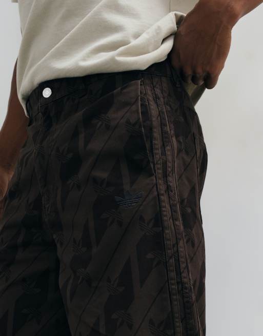 adidas Originals Jorts in Braun mit Monogramm, 4 von 5