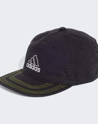 adidas Originals - Kappe in Schwarz und Semi Solar Yellow