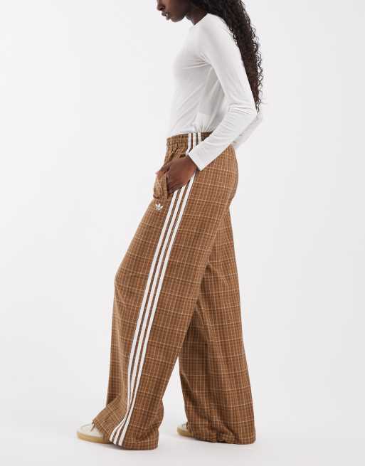 adidas Originals karierte Trainingshose in Braun, exklusiv bei ASOS, 2 von 5