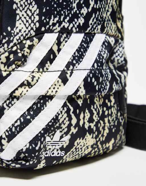 adidas Originals Kleiner Rucksack mit Schlangenmuster ASOS