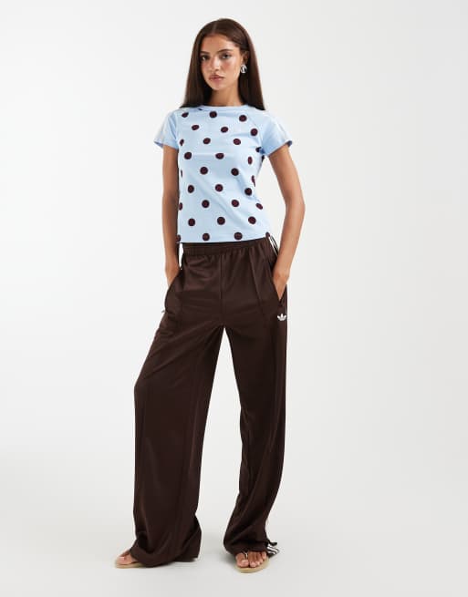 adidas Originals – Knapp geschnittenes T-Shirt in Blau mit Polka Dots , 4 von 4