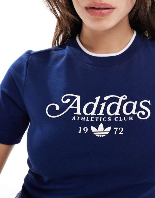 adidas Originals Knapp geschnittenes T Shirt in Marineblau mit Logo