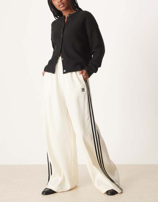 adidas Originals – Kremowe satynowe joggersy z szerokimi nogawkami