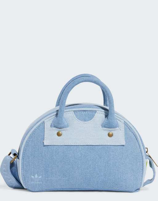 adidas Originals - Kseniaschnaider - Mini bowlingtas met middenblauw denim / lichtblauw