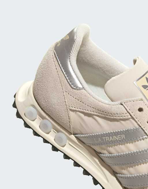 adidas Originals LA Sneaker in Hellbeige und Silber, 2 von 4