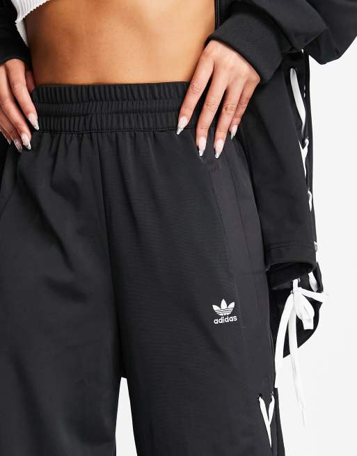 Short adidas store track pants