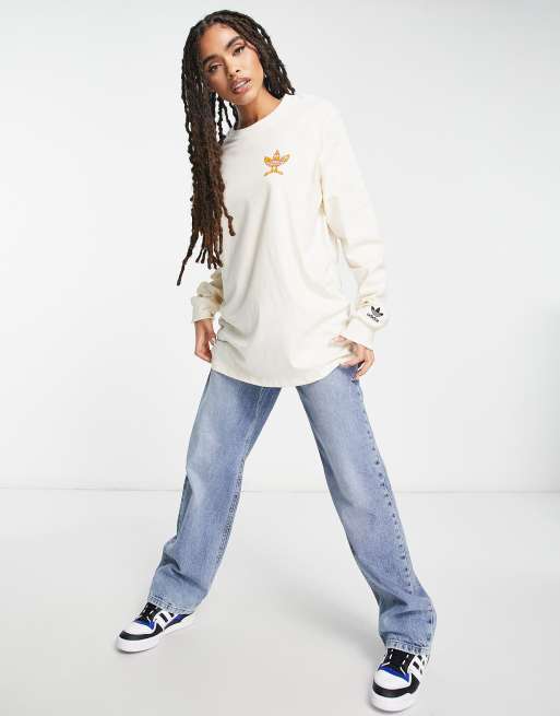 adidas Originals – Langärmliges Shirt in gebrochenem Weiß mit Dreiblatt-Grafik