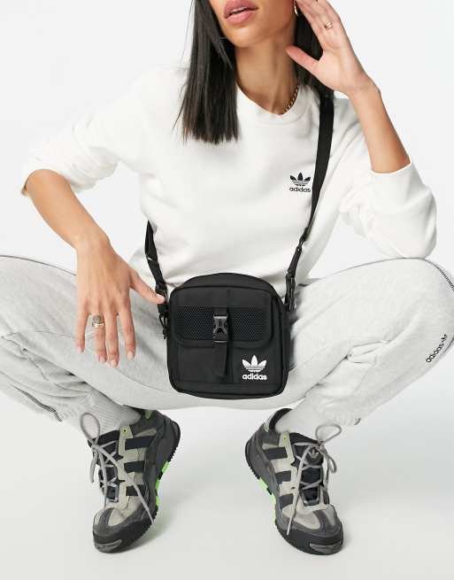 Body hotsell bag adidas