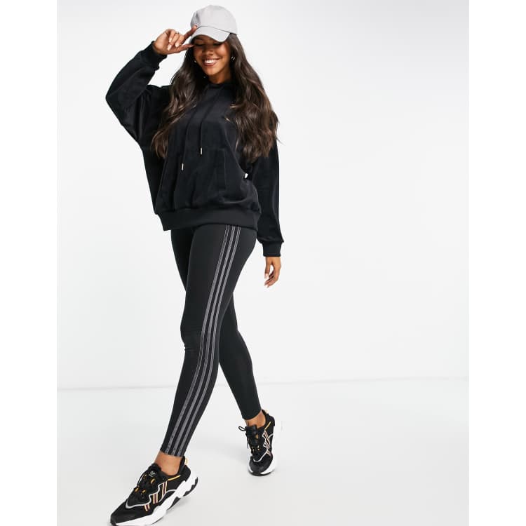 adidas Originals Leggings in Schwarz mit farblich abgestimmten Streifen und Logo in Gold ASOS