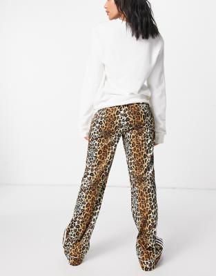 【ADIDAS】Wide leg satin pants leopard brown 送料・関税込 adidas Originals 'Leopard Luxe' satin look pyjama style wide