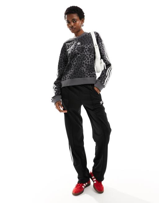 adidas Originals Leopard Luxe Sweatshirt in Schwarz mit All over Leopardenmuster ASOS