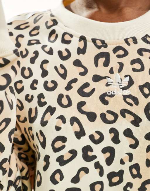 adidas Originals Leopard Luxe Sweatshirt mit All over Leopardenmuster